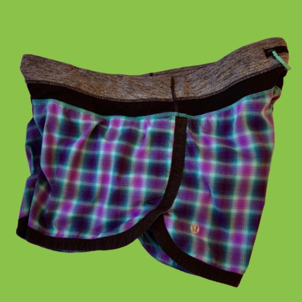 Lululemon GROOVY RUN Workout Shorts Plaid